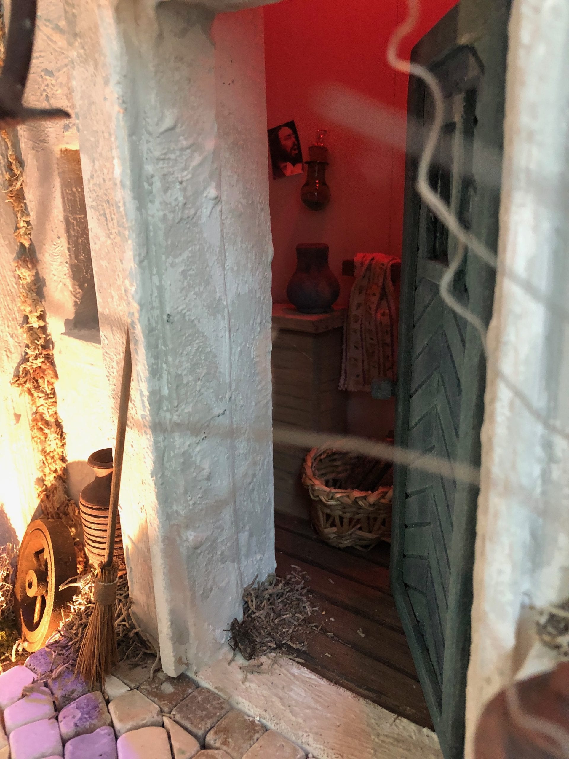 The Custom Judean Inn Setting for Belenes Puig Nativity, photograph 2